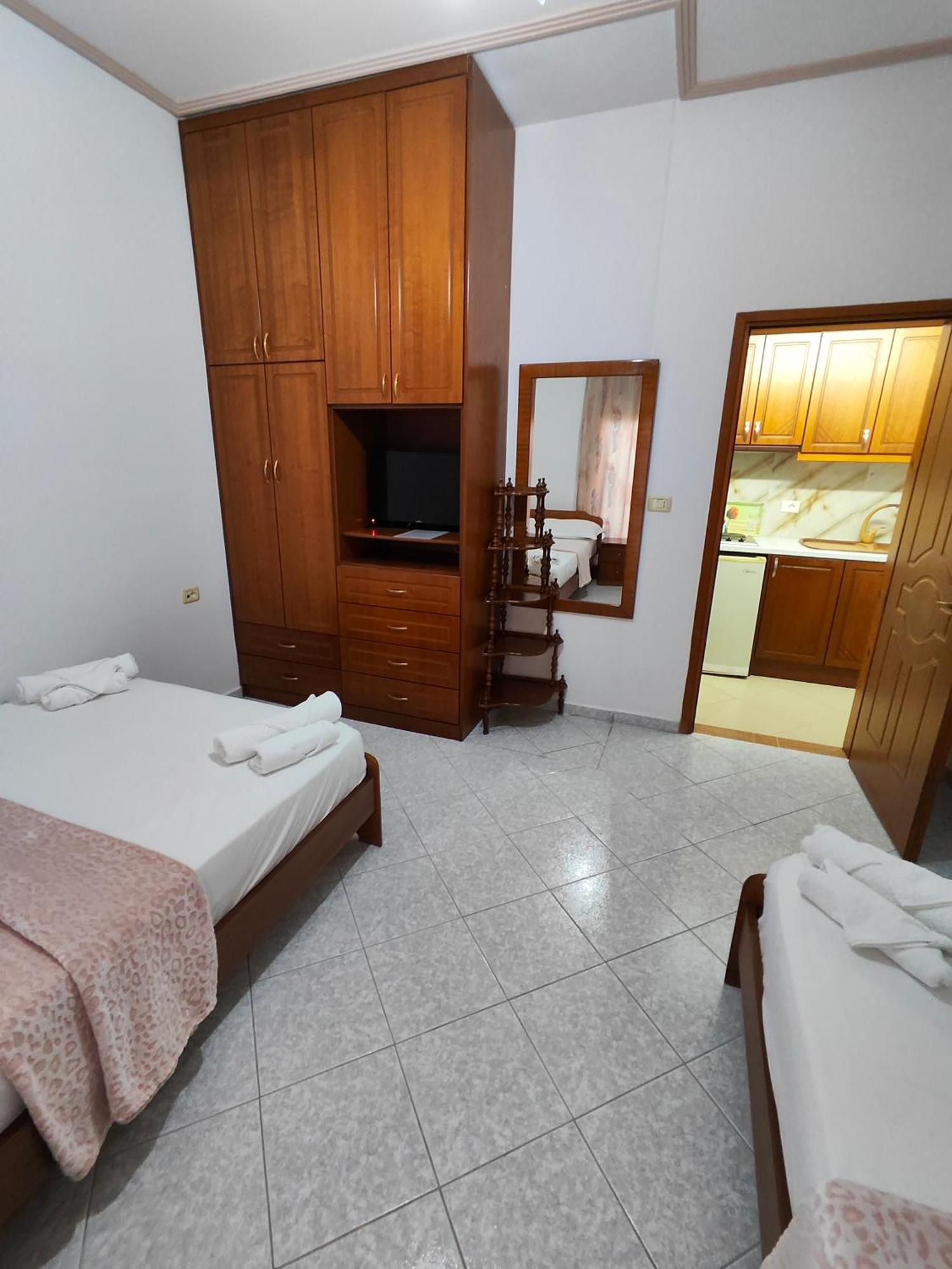 Hola Rooms Εξαμίλιο Εξωτερικό φωτογραφία