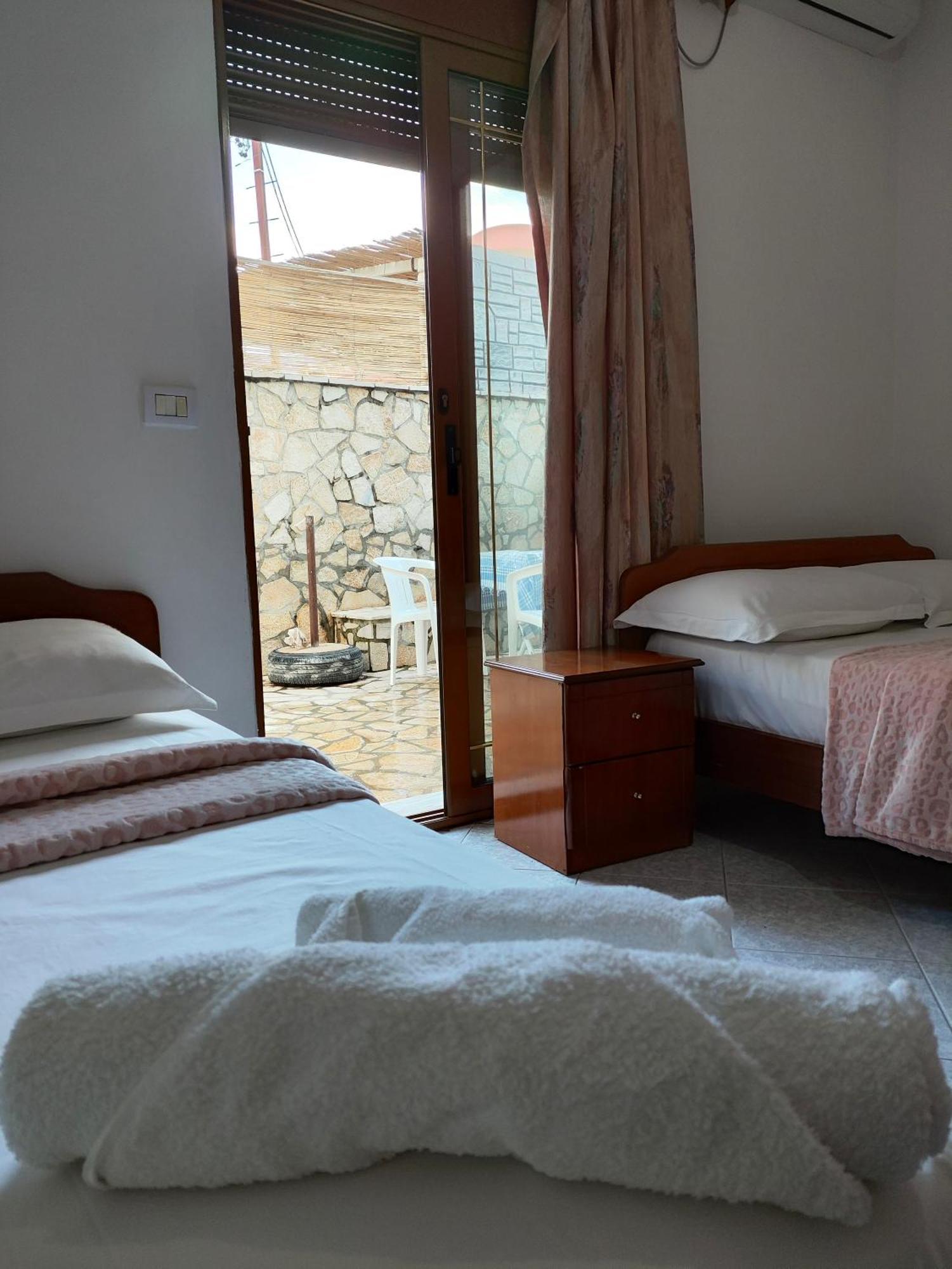 Hola Rooms Εξαμίλιο Εξωτερικό φωτογραφία