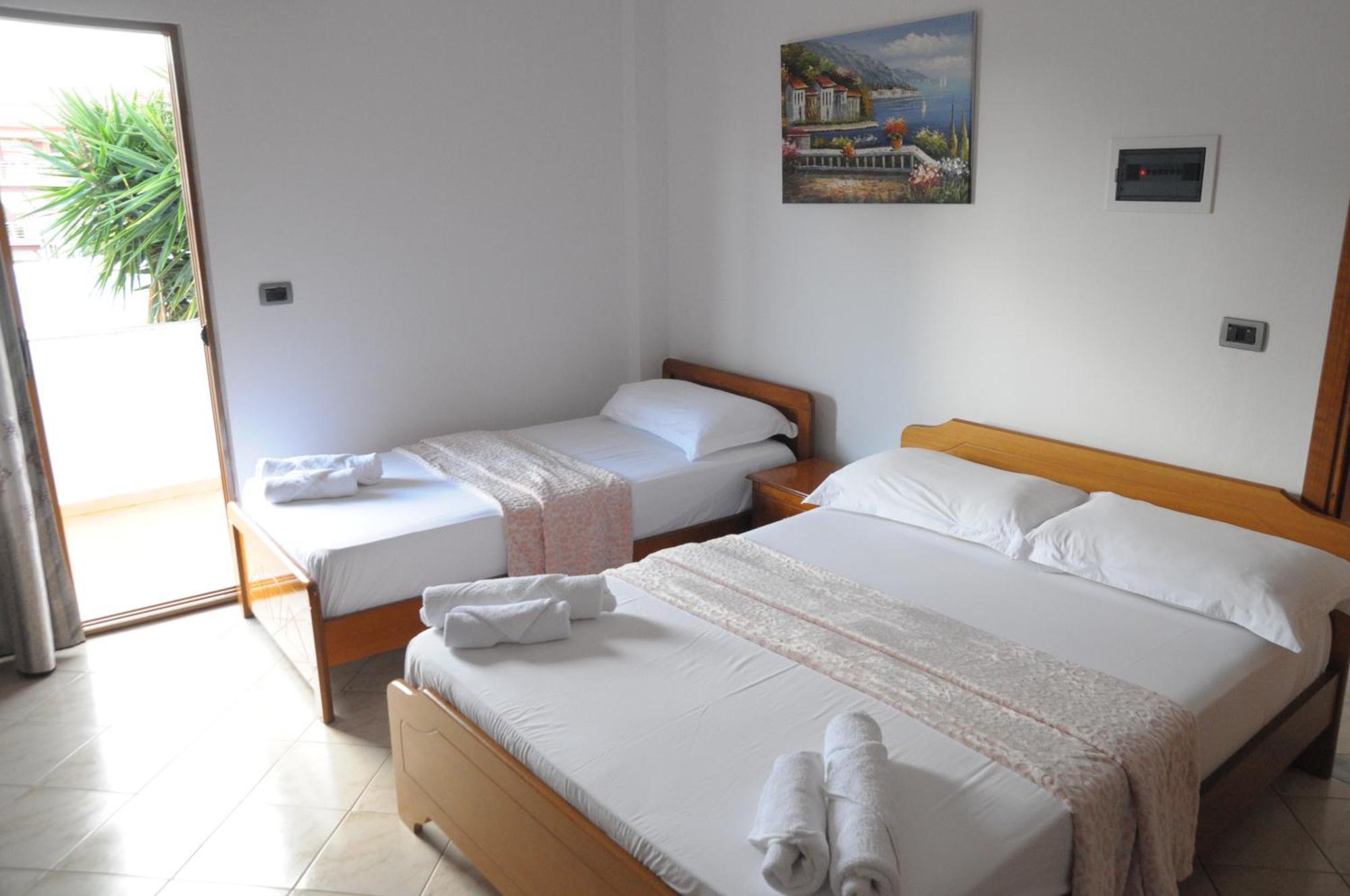 Hola Rooms Εξαμίλιο Εξωτερικό φωτογραφία
