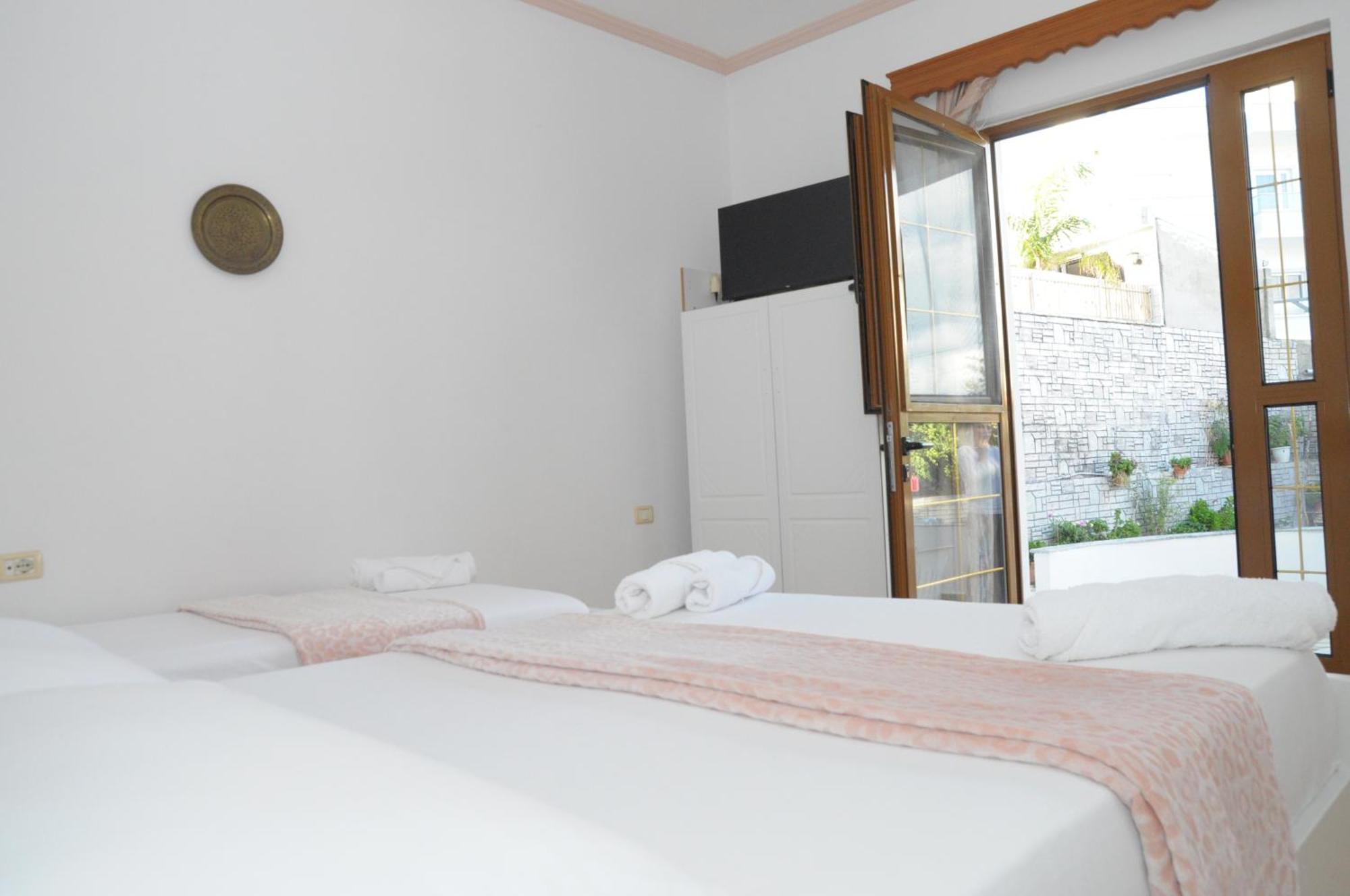 Hola Rooms Εξαμίλιο Εξωτερικό φωτογραφία