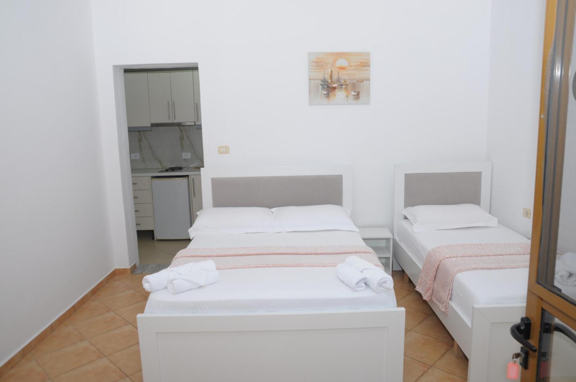 Hola Rooms Εξαμίλιο Εξωτερικό φωτογραφία