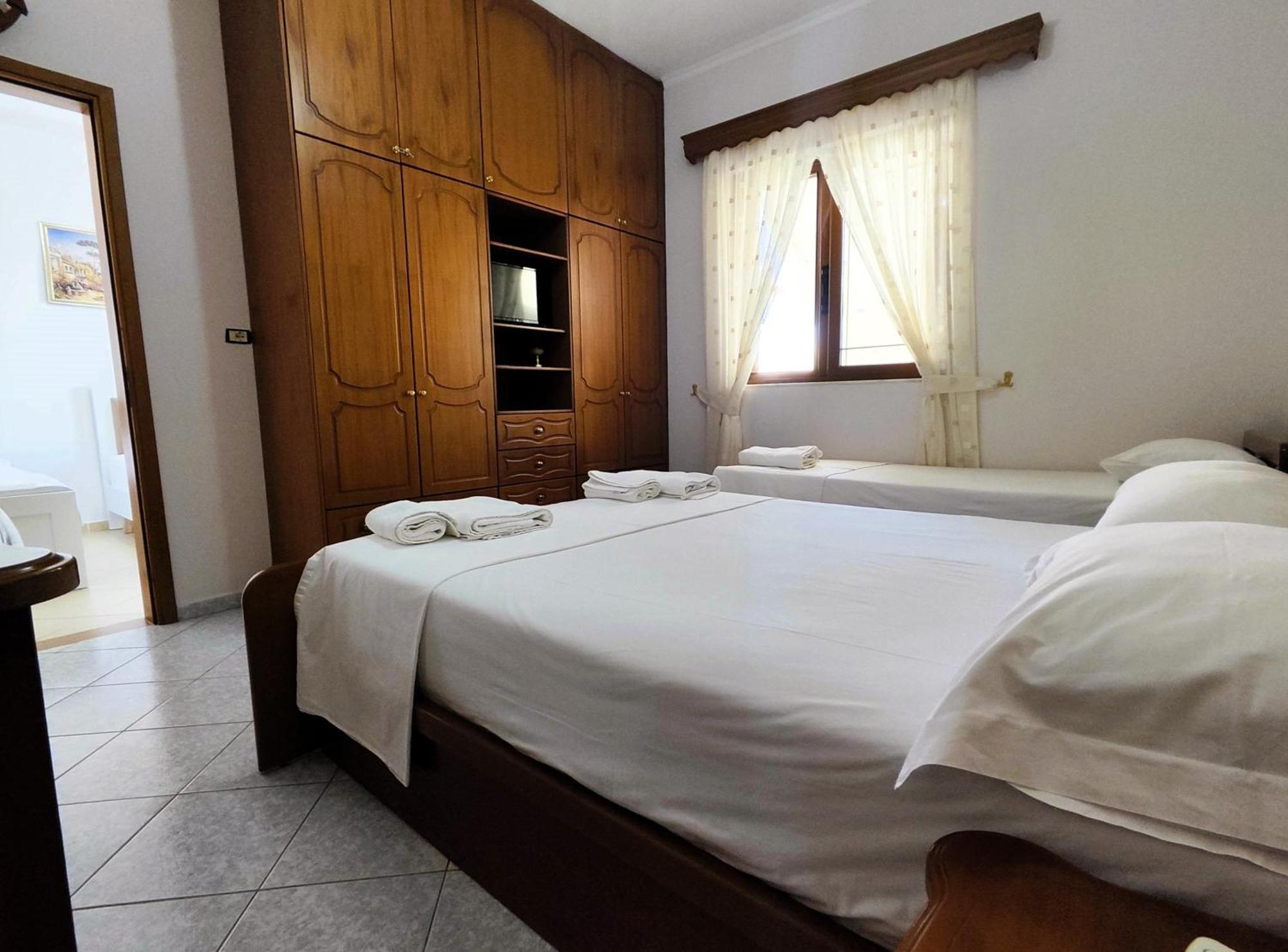 Hola Rooms Εξαμίλιο Εξωτερικό φωτογραφία