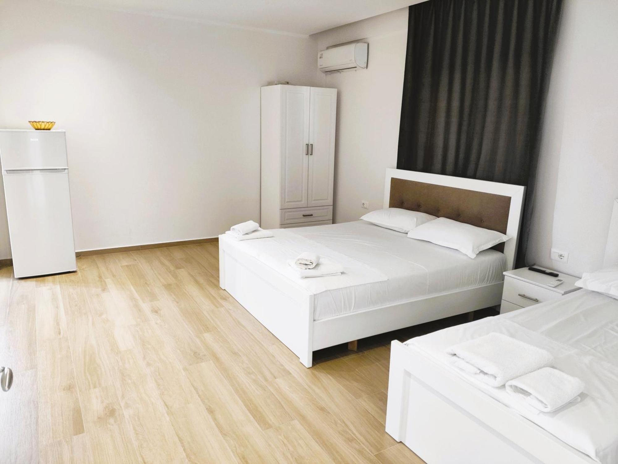 Hola Rooms Εξαμίλιο Εξωτερικό φωτογραφία