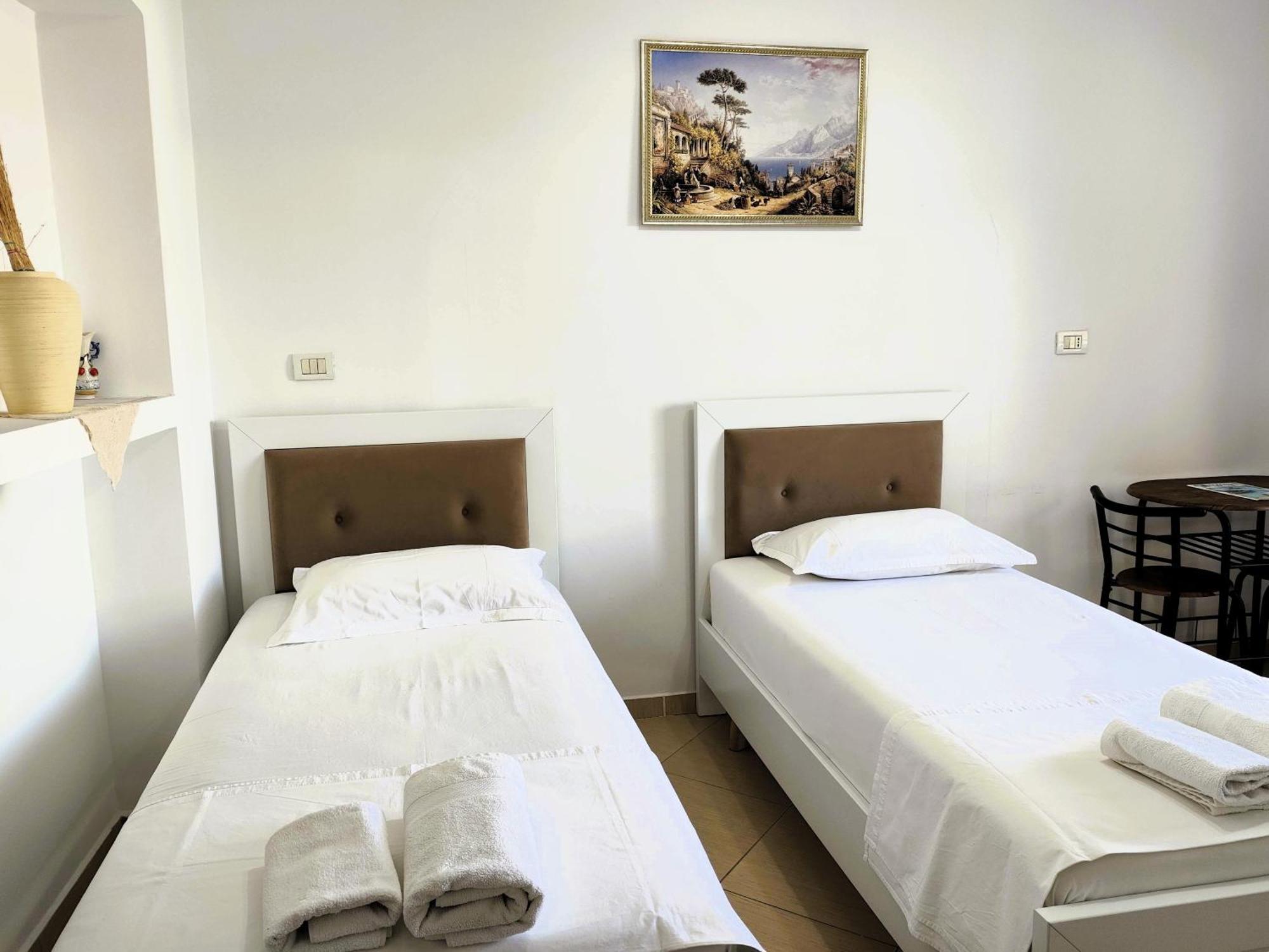 Hola Rooms Εξαμίλιο Εξωτερικό φωτογραφία