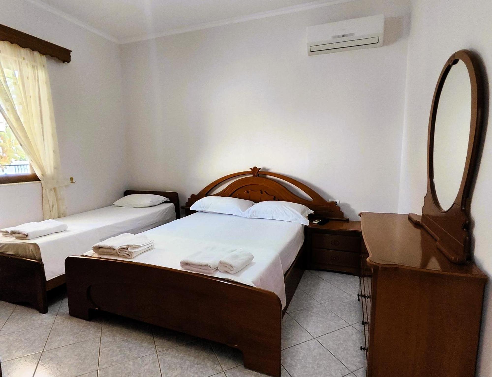 Hola Rooms Εξαμίλιο Εξωτερικό φωτογραφία