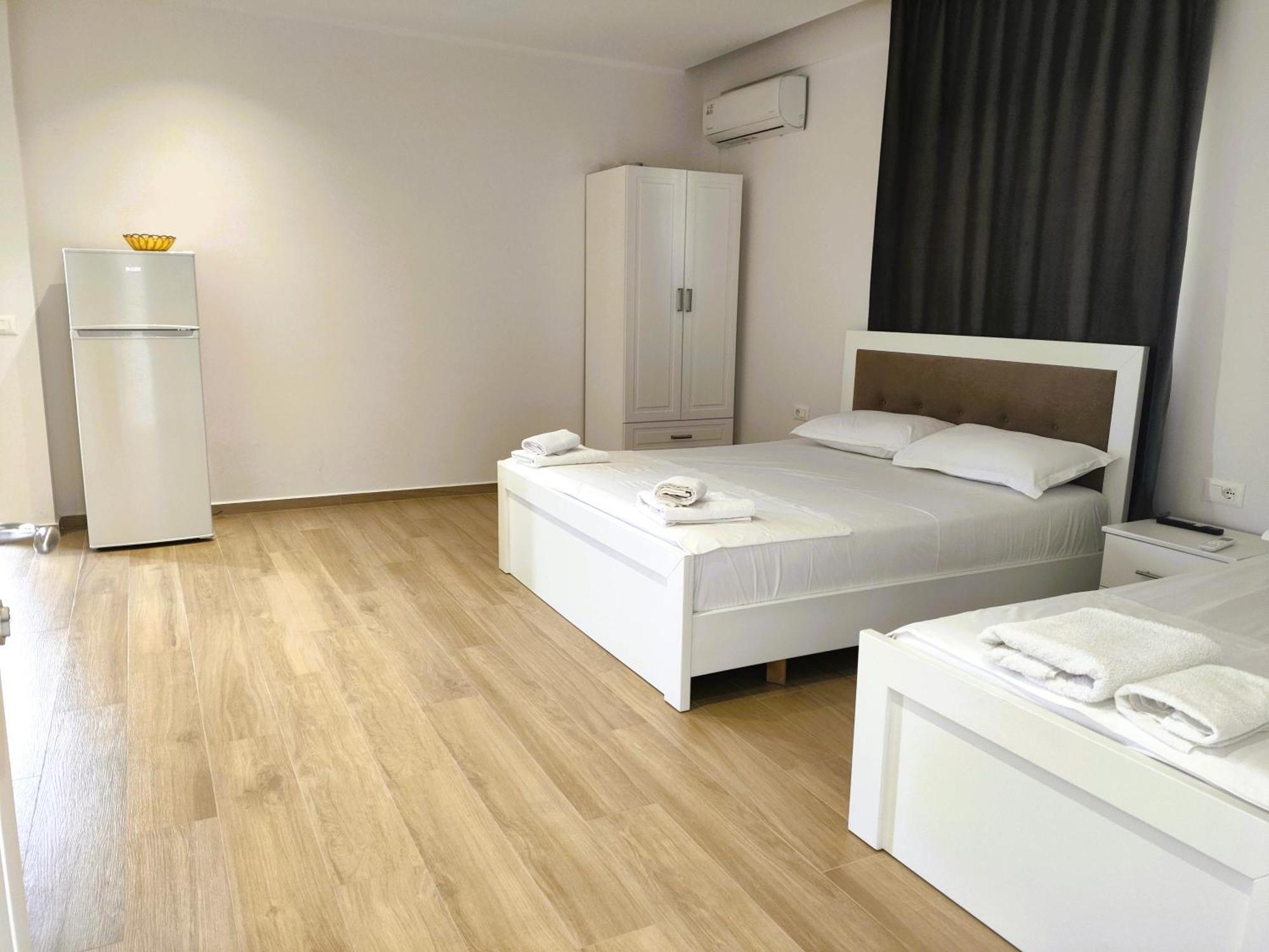Hola Rooms Εξαμίλιο Εξωτερικό φωτογραφία