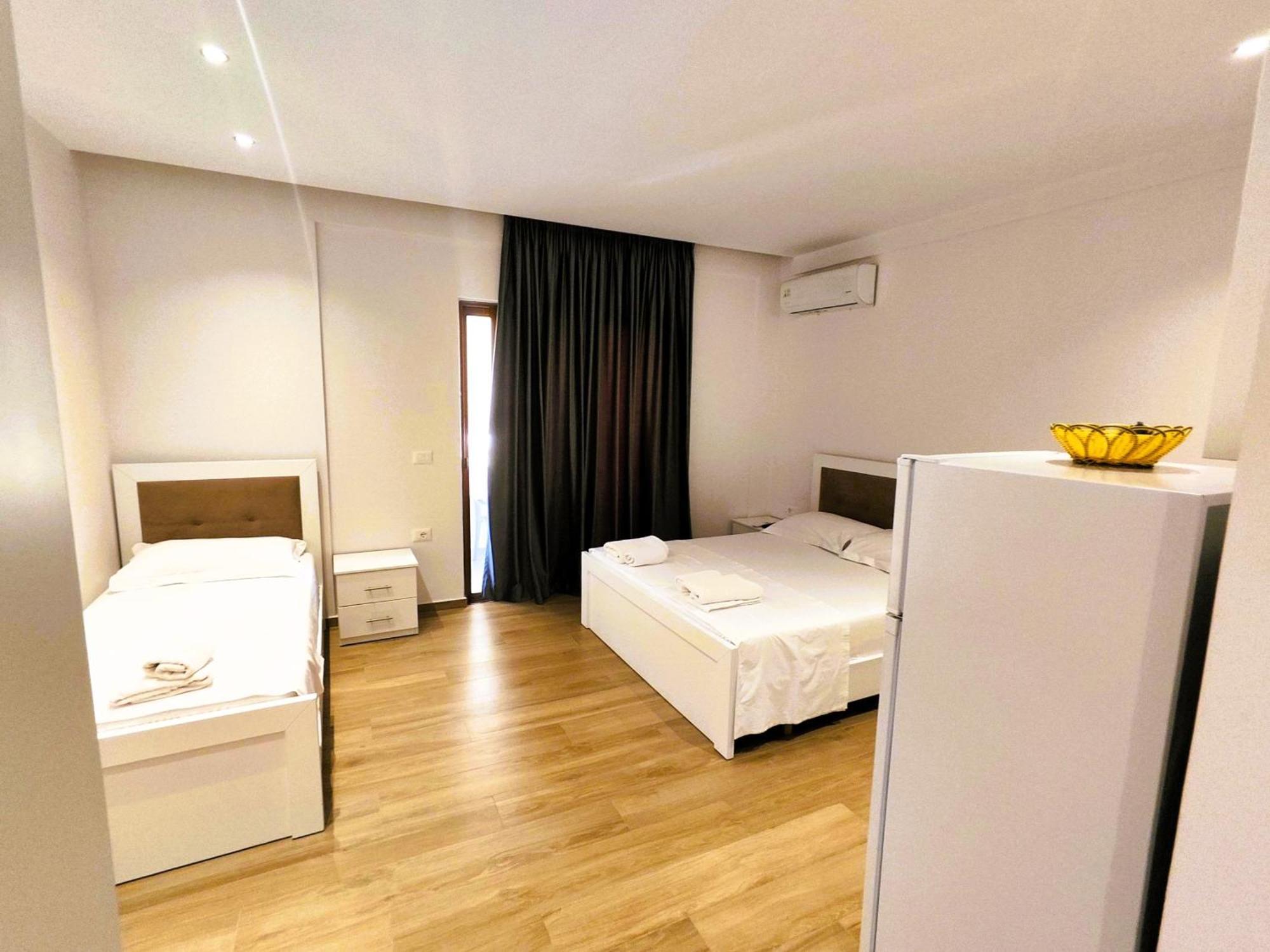 Hola Rooms Εξαμίλιο Εξωτερικό φωτογραφία