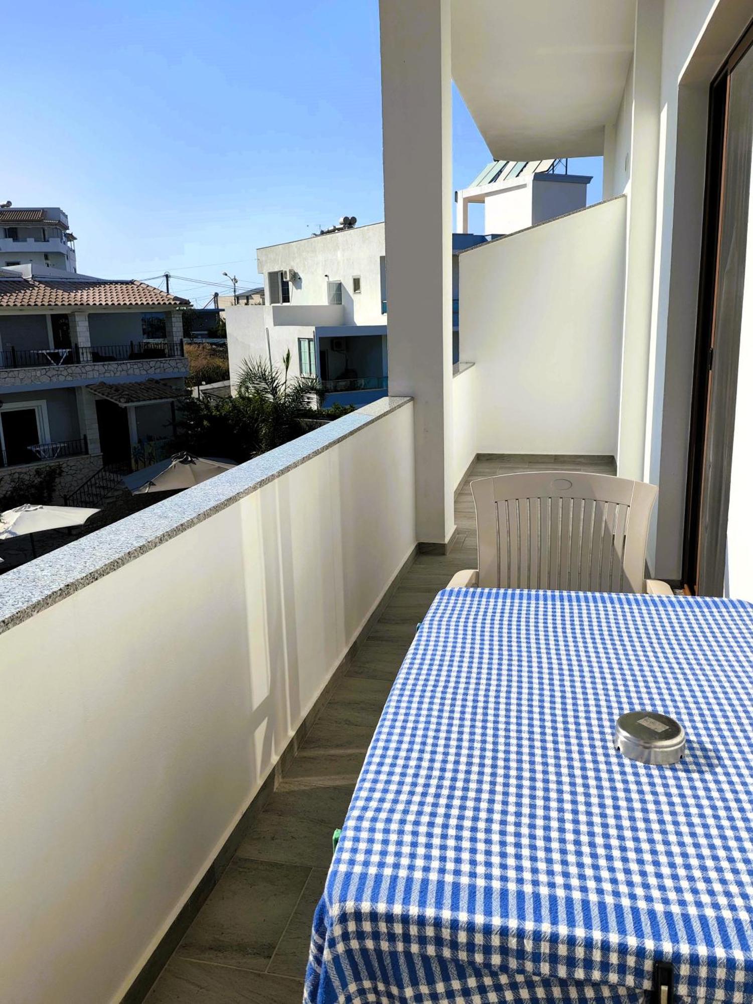 Hola Rooms Εξαμίλιο Εξωτερικό φωτογραφία