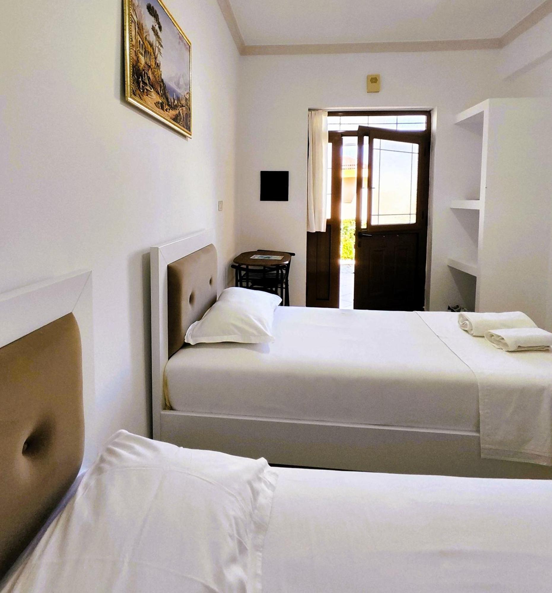 Hola Rooms Εξαμίλιο Εξωτερικό φωτογραφία