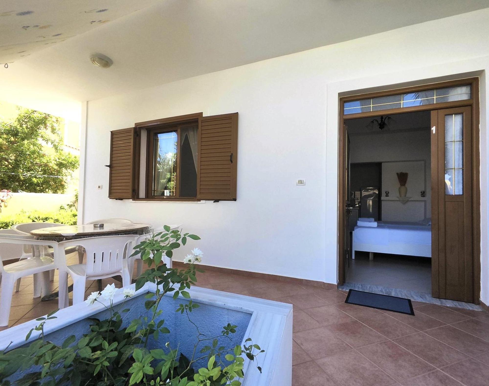 Hola Rooms Εξαμίλιο Εξωτερικό φωτογραφία