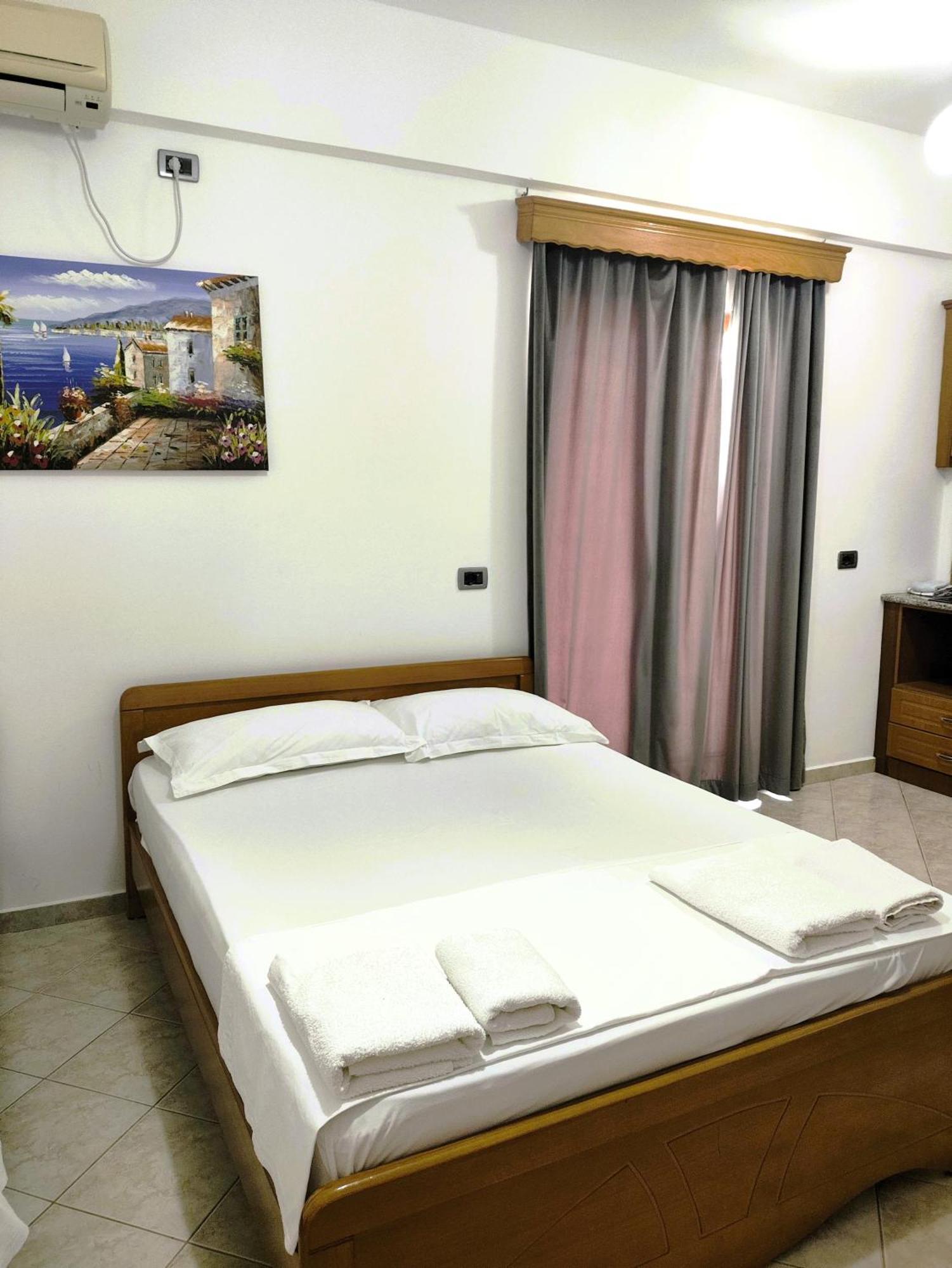 Hola Rooms Εξαμίλιο Εξωτερικό φωτογραφία